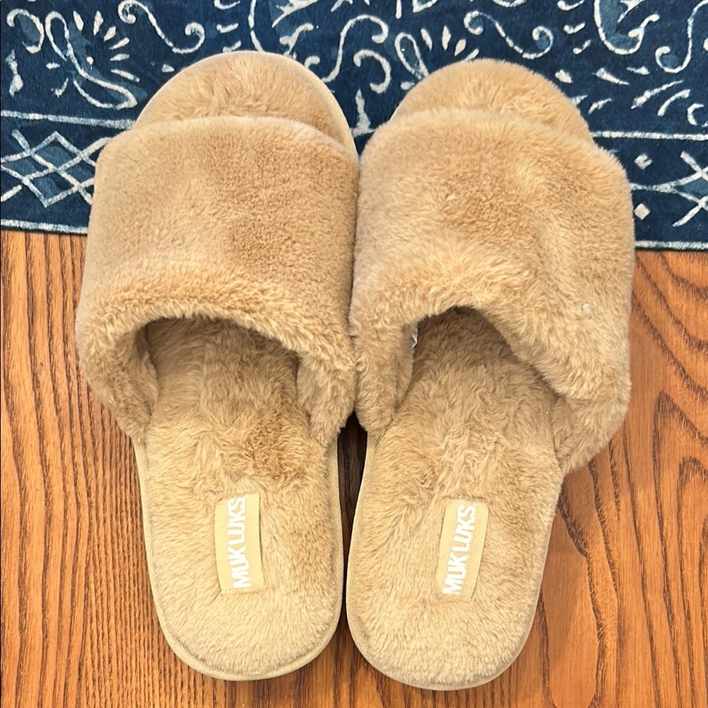 Brand-new Muk Luks Tan Fuzzy Slippers